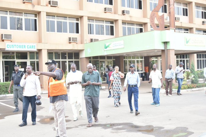 InsideKaduna_'s tweet photo. If Kaduna Electric @Kadunaelectric can disconnect people for owing, I don’t see why @kadirsgovng can’t lock their premises for owing TAX funds of over N400 Million..

No one or institution is above the law in Kaduna State. 

Good work Team @kadirsgovng | @zaydAbubakar https://t.co/bcEkIvSco6