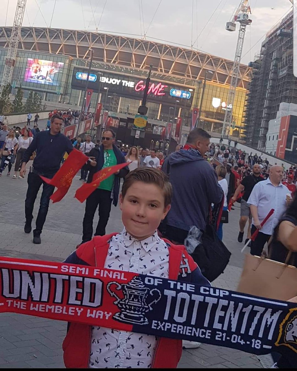 MrsChapman76's tweet photo. Three years ago when going out and football crowds were a thing!

#wembley #facupsemifinal #hospitality #onetwenty #clubwembley #tottenhamhotspur #manchesterunited https://t.co/xTCBLmtDJB