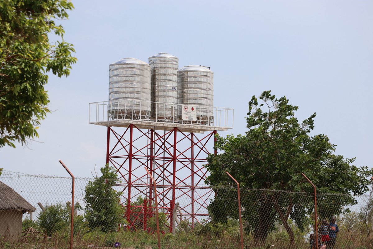 RobertKasumba4's tweet image. Thanks to @UgandaRedCross  &amp;amp;@roteskreuzat  #refuges &amp;amp; #hostcommunity in #bidibidi can now access clean and enough water.@AustrianDev @ifrc @OPMUganda