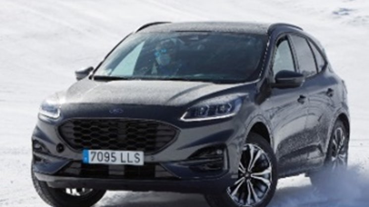 Da igual si le metes por tierra, nieve o hielo ❄, el Nuevo Kuga con tracción AWD ha sorprendido hasta los más expertos por sus capacidades todo terreno 👏 bit.ly/3n77P7b #FordKuga #AcercandoElMañana