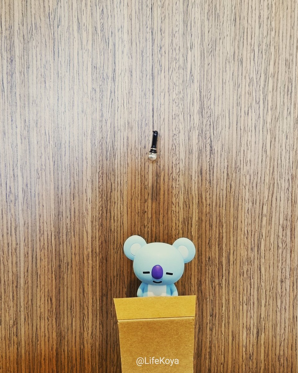 LifeKoya's tweet photo. I tried but unfortunately I can only afford one microphone 🎤 #KOYA #RM #MAPOFTHESOULONECONCEPTPHOTOBOOK #BrokeVersion https://t.co/t6Dx58vwGC