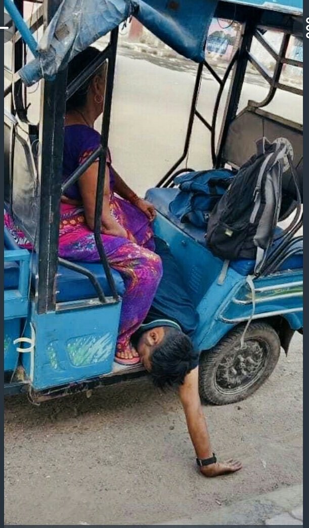 Nehadhanvi's tweet photo. @PMOIndia यह देखिए स्थिती👇क्या इसी दिन के लिए भोली जनता नेताओं को चुनती है??बेड ढूढने से लेकर चिताओं के दहन तक की व्यवस्था तो जनता ही कर रही है। https://t.co/nELvoKzzBg