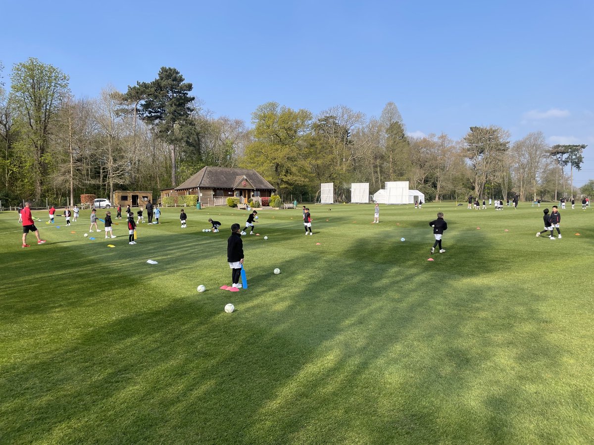 rokebysport's tweet photo. Brilliant morning at RSG for our Year 1 and Year 2 boys to practice their cricket skills. https://t.co/4rVqg8ezfm