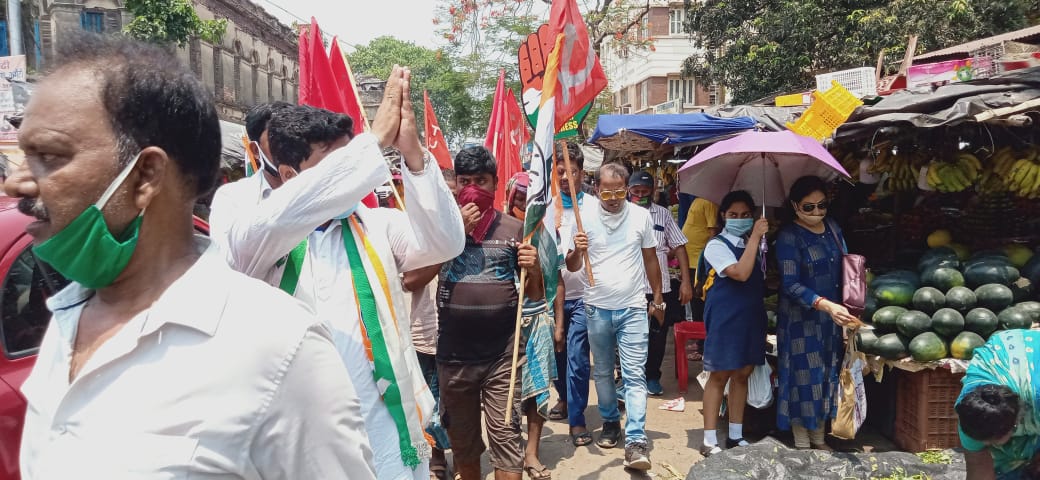 আসন্ন বিধানসভা নির্বাচনে ভবানীপুর বিধানসভা কেন্দ্রে সংযুক্ত মোর্চা সমর্থিত জাতীয় কংগ্রেস প্রার্থী মোঃ সাদাব খানের সমর্থনে ৭৪ নং ওয়ার্ডে 'র মানুষের দরবারে হাজির হয়েছিলেন সংযুক্ত মোর্চার প্রার্থী।
#Vote4ShadabKhan 
#CongressForBengal 
#voteforcongress