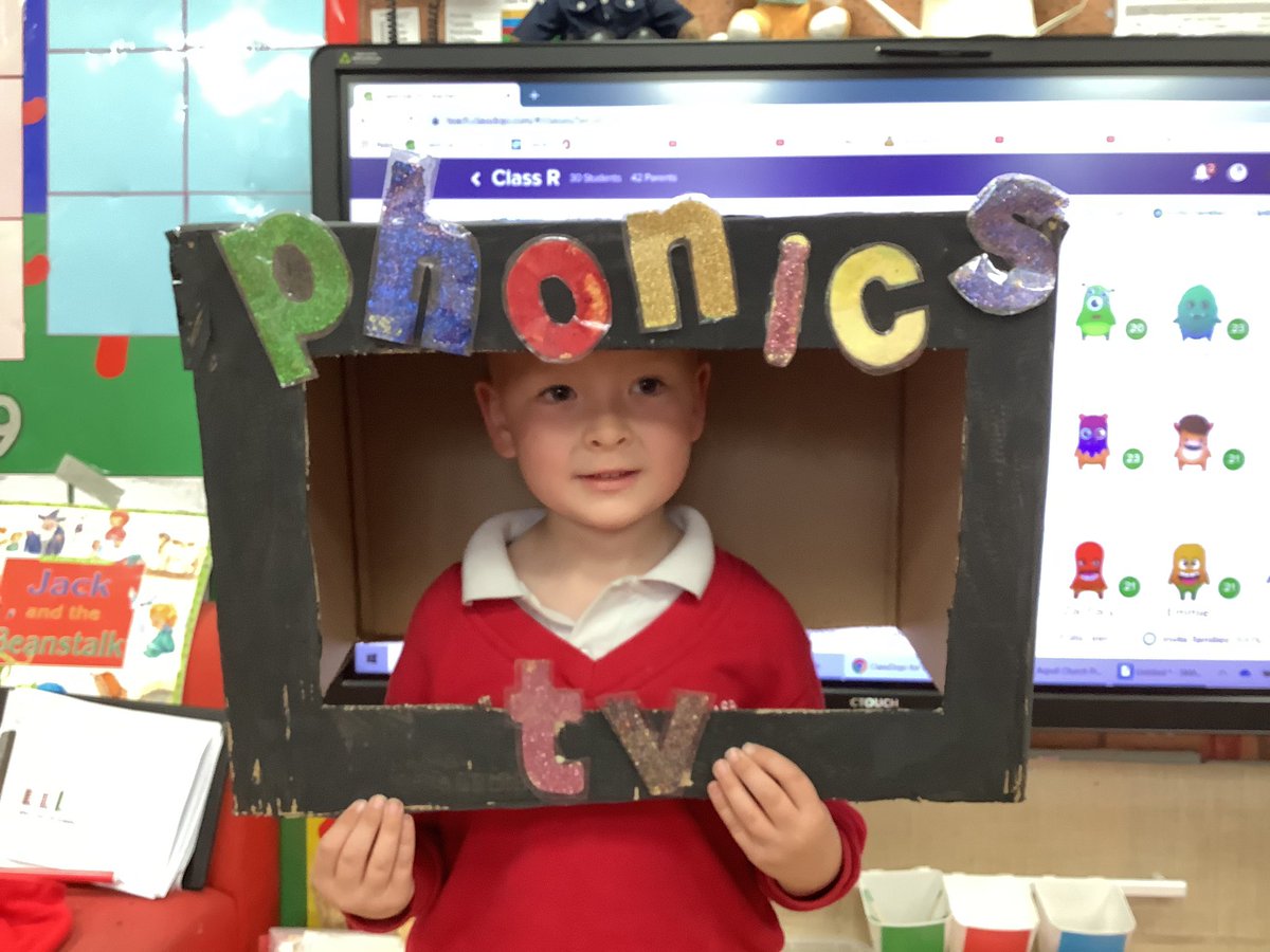 ClassRAspull's tweet image. Today’s ‘Phonics TV’ star, who has tried his very best! #soundswrite #eyfsphonics #acpsphonics