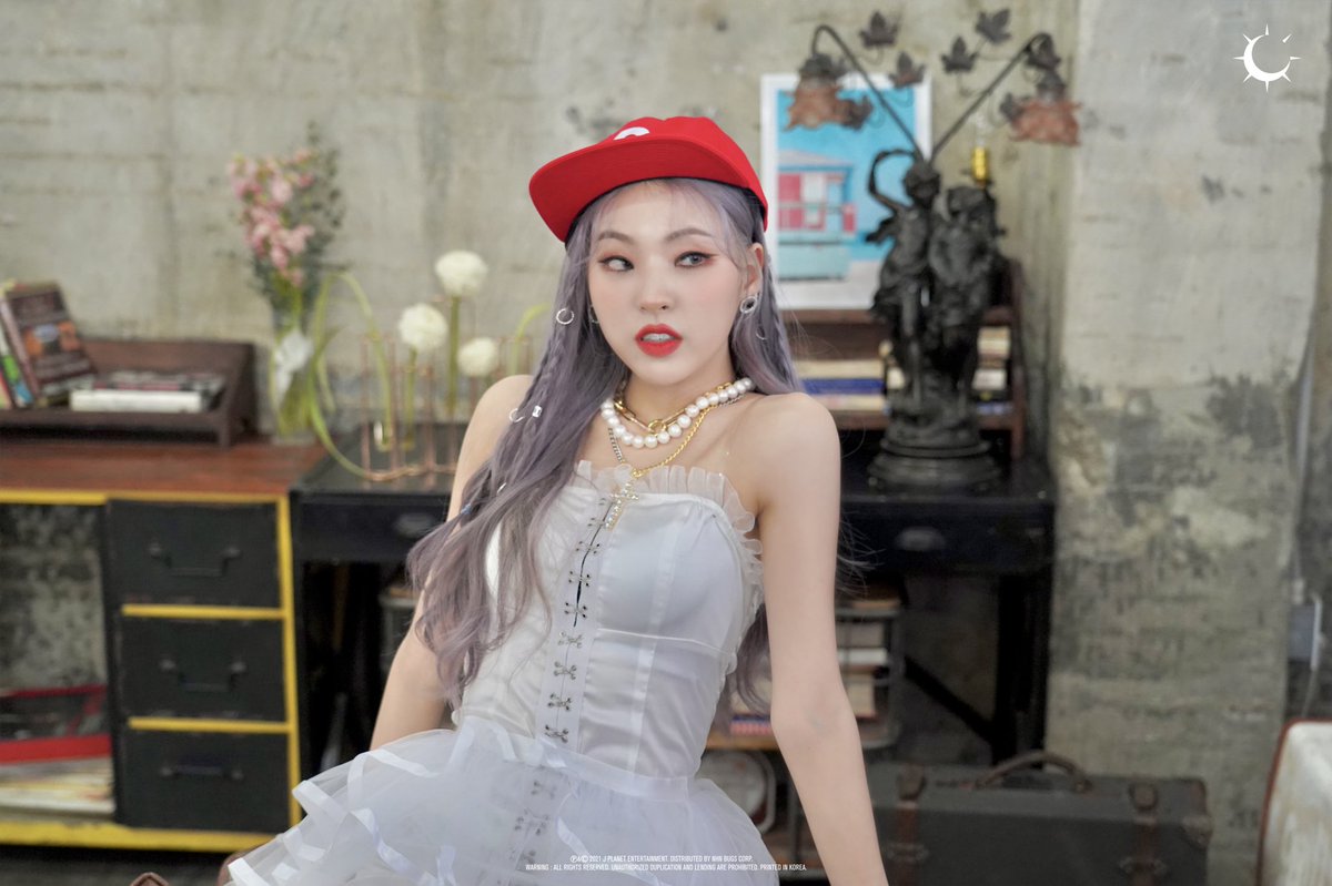 dailyuuseo's tweet photo. GORGEOUS
@lunarsolar_ #lunarsolar 
#YUURI #ESEO #유우리 #이서 https://t.co/wQ9kxNJi5v