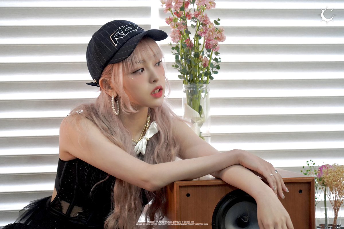 dailyuuseo's tweet photo. GORGEOUS
@lunarsolar_ #lunarsolar 
#YUURI #ESEO #유우리 #이서 https://t.co/wQ9kxNJi5v