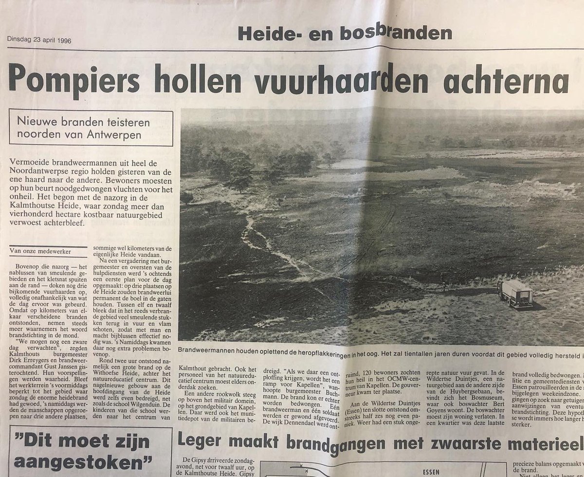 lukas_jacobs's tweet photo. Exact 25 jaar geleden ging 500 ha van Kalmthoutse heide in vlammen op. De #brandweer rukte massaal uit die dagen, het crisiscentrum coördineerde de aanpak en de ramptoeristen volgden het op voet. #Natuurbranden kregen vanaf toen meer aandacht in ons land @BWZoneRand @gva https://t.co/lRgEi4nwpd