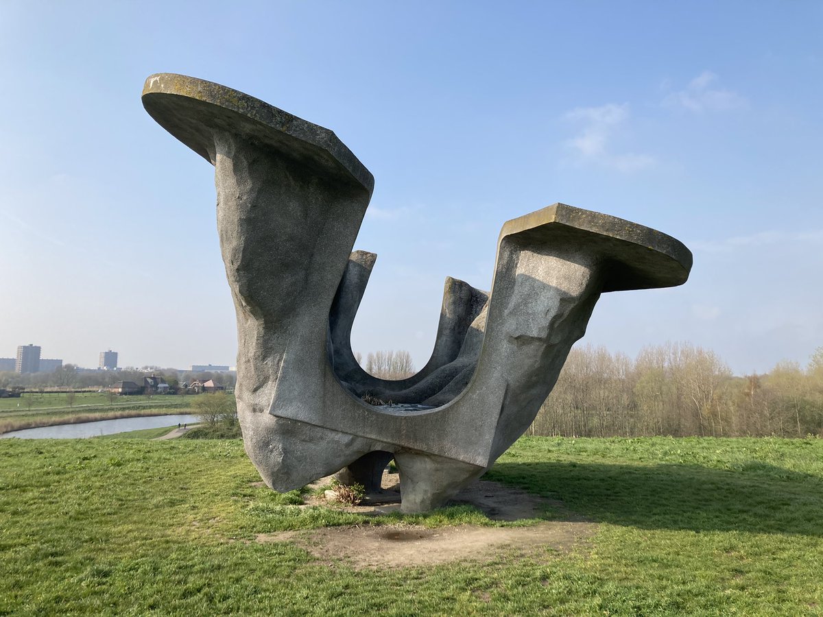 Blijk ik vandaag twitterverjaardag te hebben: ja dan moet je wel. Vieren met een korte wandeling in Bergse bos!