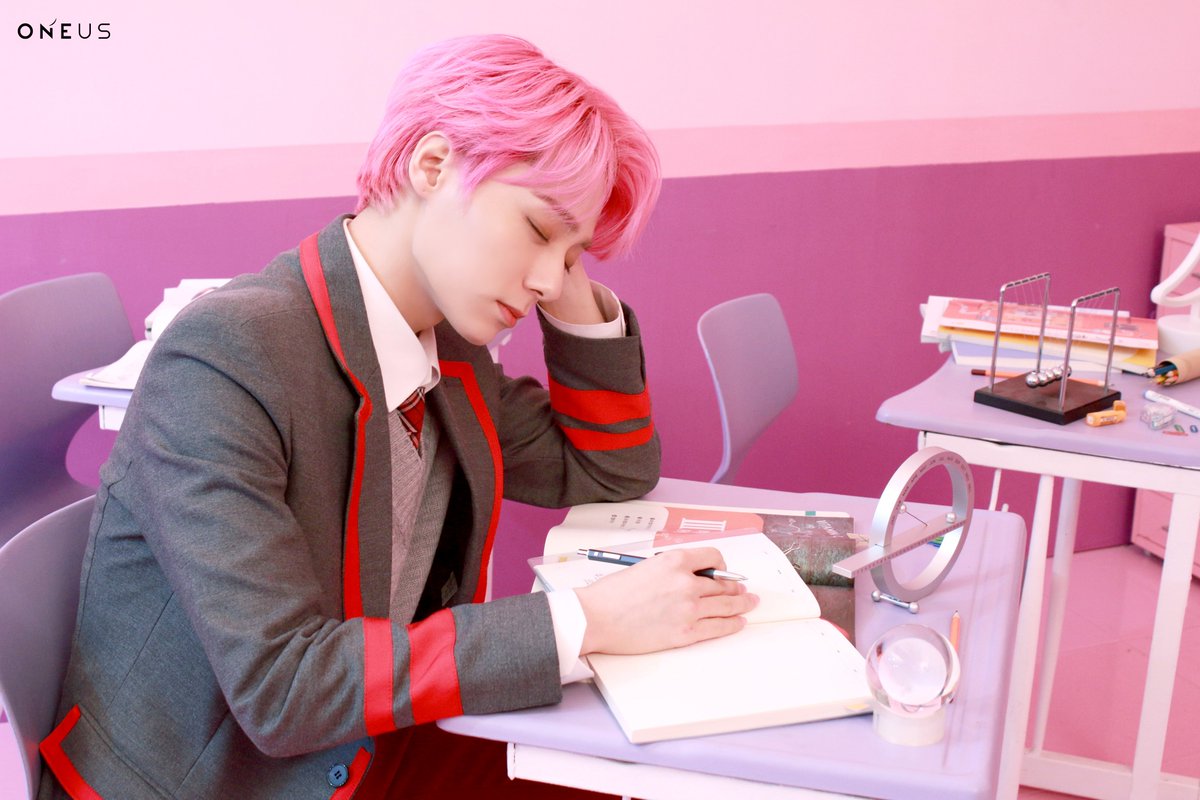 official_ONEUS's tweet photo. [#ONEUS_MAGAZINE]

EP.32 첫 번째 팬미팅 '지구와 달 
사이' OFFICIAL MD BEHIND

✔ MAGAZINE PHOTO #2
📍 #건희 #환웅 #시온

✔ ONEUS 공식 팬카페
🔗 https://t.co/fsYBXrd46W https://t.co/d20Kfg8mxB