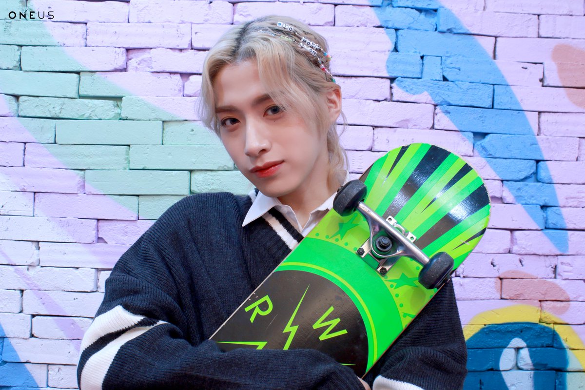 official_ONEUS's tweet photo. [#ONEUS_MAGAZINE]

EP.32 첫 번째 팬미팅 '지구와 달 
사이' OFFICIAL MD BEHIND

✔ MAGAZINE PHOTO #2
📍 #건희 #환웅 #시온

✔ ONEUS 공식 팬카페
🔗 https://t.co/fsYBXrd46W https://t.co/d20Kfg8mxB
