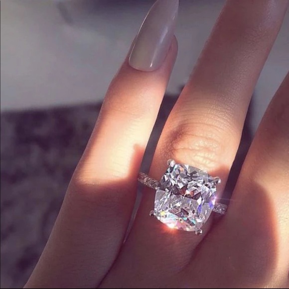 princessjuliets's tweet photo. So good I had to share! Check out all the items I'm loving on @Poshmarkapp #poshmark #fashion #style #shopmycloset #luckybrand: https://t.co/fbKQ8Wi7WS https://t.co/caToH1GT5M