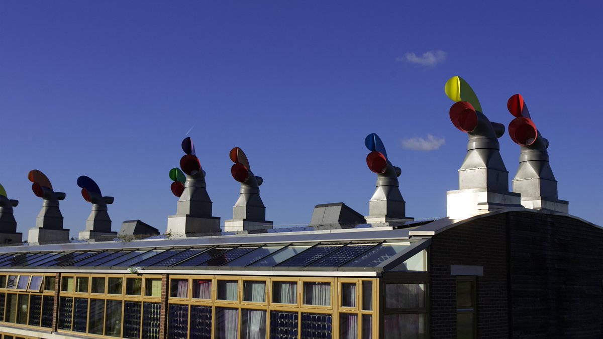 Most homes have conservatory-like 'sunspaces' which create a greenhouse effect, locking in the sun's heat They're also well-ventilated thanks to  #BedZED's brightly coloured wind cowls, the development's most striking feature. #EarthDay  