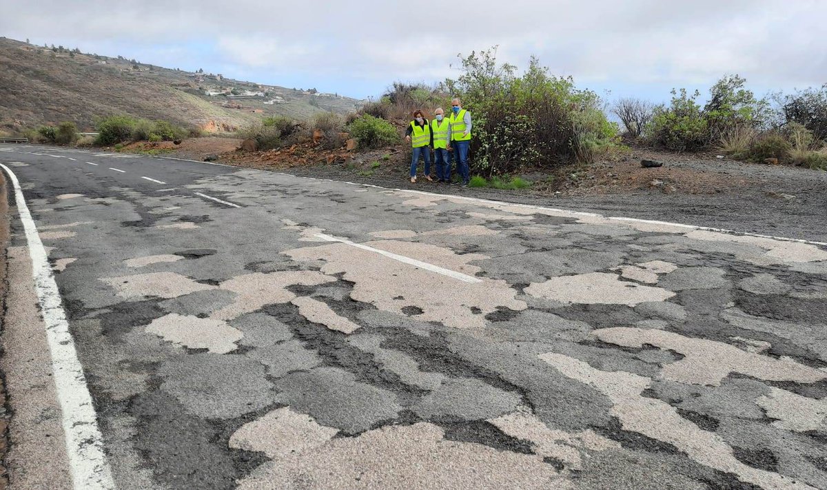 CCCabildoTfe's tweet photo. La carretera de la TF-565 entre el Roque de San Miguel y  La Escalona está en mal estado

En febrero aprobamos una moción para que se reasfaltase de forma inmediata, pero el #PSOE y Cs no han hecho nada

#ElCabildoestápeor

INFO: https://t.co/3pdWACMPzf https://t.co/X6KFOsCmHW