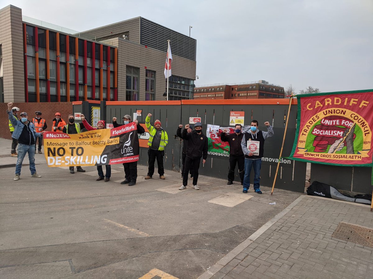 NSSN_AntiCuts's tweet photo. #NSSN supporting this morning's #Sparks protests against de-skilling in #Leeds, #London, #Merseyside & #Cardiff #No2ESO #ShutTheSites
@Frank4UniteEC @JIBElectrician @DaveBlacklist @ReelNewsLondon @unitetheunion https://t.co/26G7vAI0cu