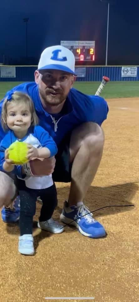 All_In317's tweet photo. NEW PODCAST: We are excited for you to hear from @CoachLSimmons on this new episode. He is WR Coach at Lampasas HS. Married to @Sara_Simmons_ and they have a daughter, Crosby. Such a great leader and encourager. #ALLIN2021 

https://t.co/lo48axuhHB https://t.co/QjgEtz50MP