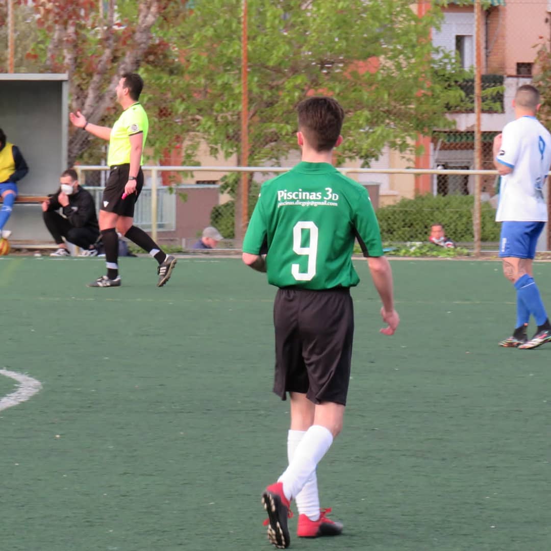uecanroca74's tweet photo. LOS MIERCOLES NOS VESTIMOS DE VERDE💚

Hoy le toca a nuestro 9, Davichi. Jugador que hemos incorporado este año a nuestra plantilla. Un delantero rápido y habilidoso que nos da muchas alternativas en la parte de arriba. https://t.co/J9ULHPMFyI