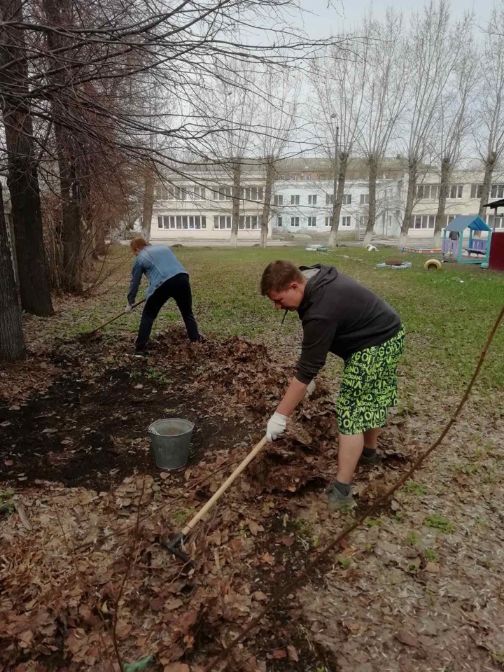 SDou39's tweet image. #Весенняянеделядобра-2021
В рамках ежегодной акции «Весенняя неделя добра» 19.04.2021 года волонтеры строительного профиля ГБПОУ «ГК г. Сызрани» под руководством педагога Ильи Ларина,   приняли участие в благоустройстве территории СП «Детский сад № 39» ГБОУ СОШ № 21 г. Сызрани.