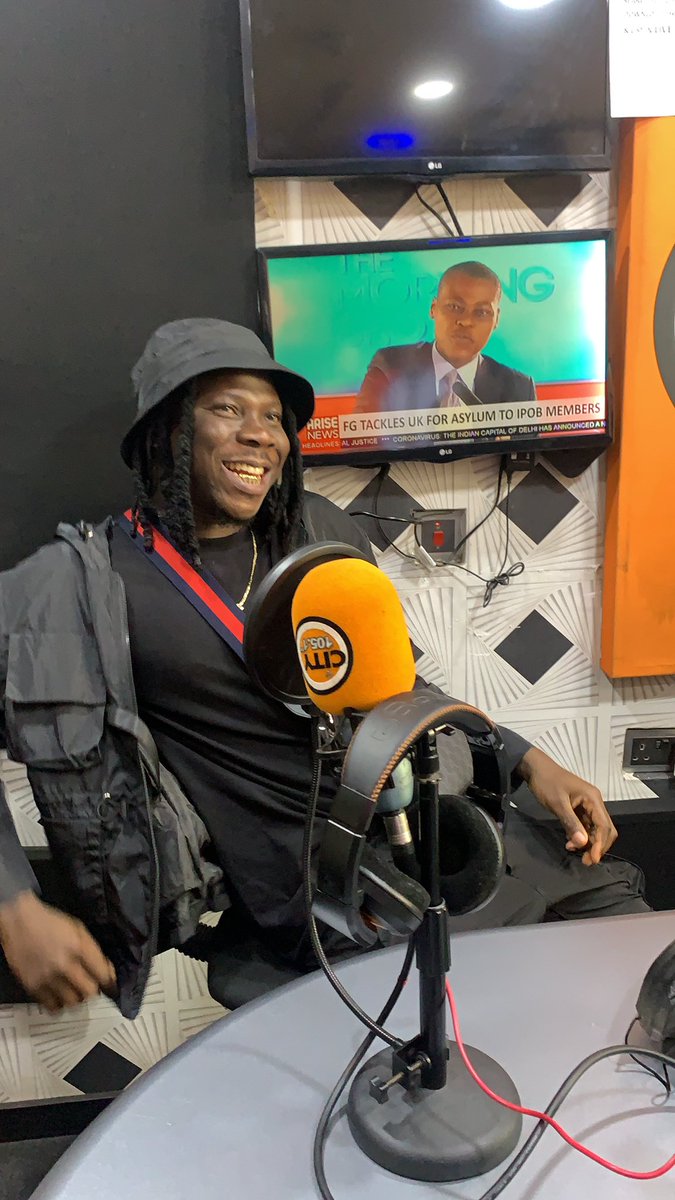 Sonofamafia's tweet photo. EChoke!🔥 @stonebwoyb blazzzzzzzzzing up the studios of @CITY1051 in Nigeria🇳🇬🇳🇬 log in..!! #BLESSING 💯🚀 https://t.co/NtGWeq1dD5