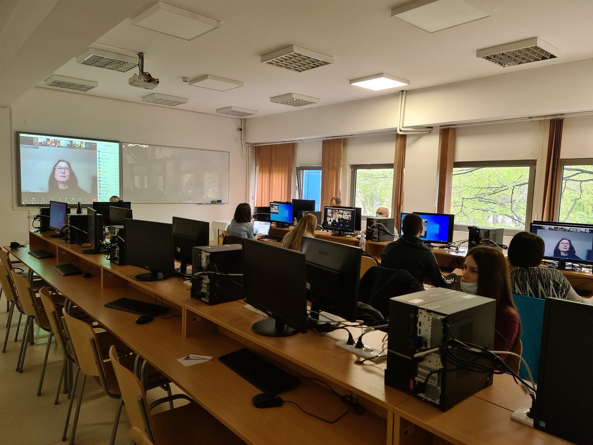 EXtremeClimTwin's tweet image. The EXtremeClimTwin consortia is continuing with the Workshop on climate data analysis for climate extremes. The next up is our dear colleague dr Jana Sillmann (Research Director at CICERO, Norway). 😊😊😊😎😎😎 #extremeclimtwin #h2020 #unspmf #cicero #climatechange #science