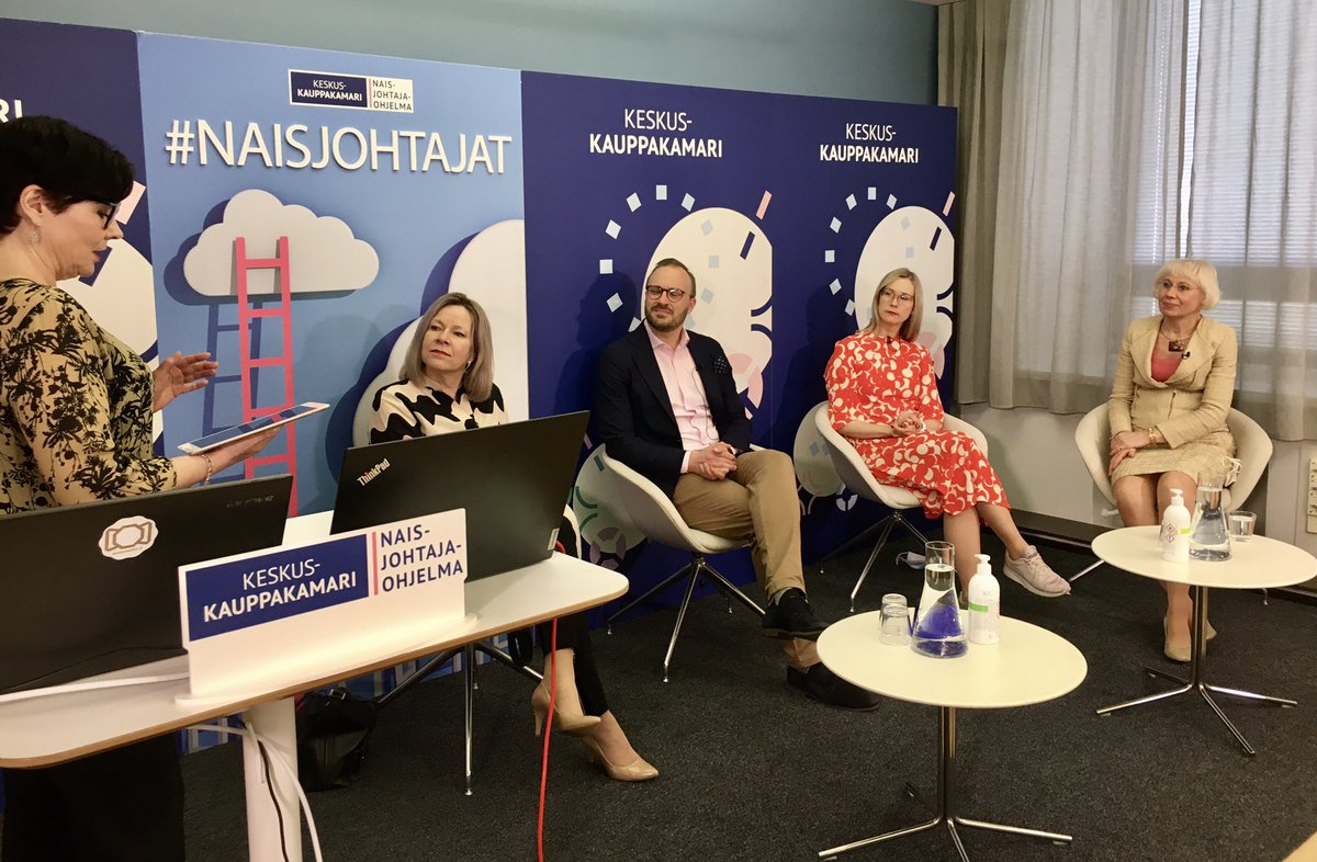 K3FIN's tweet photo. Keskustelussa diversiteetistä voimavarana @TanjaRisikko @SebaLindqvist @AnniErkko @LeenaLmaa. Itsekriittisyys on monen naisen kompastuskivi. Usein kuitenkin naiset tuntevat vahvuutensa hyvin. #naisjohtajat https://t.co/YGZgCf21MF