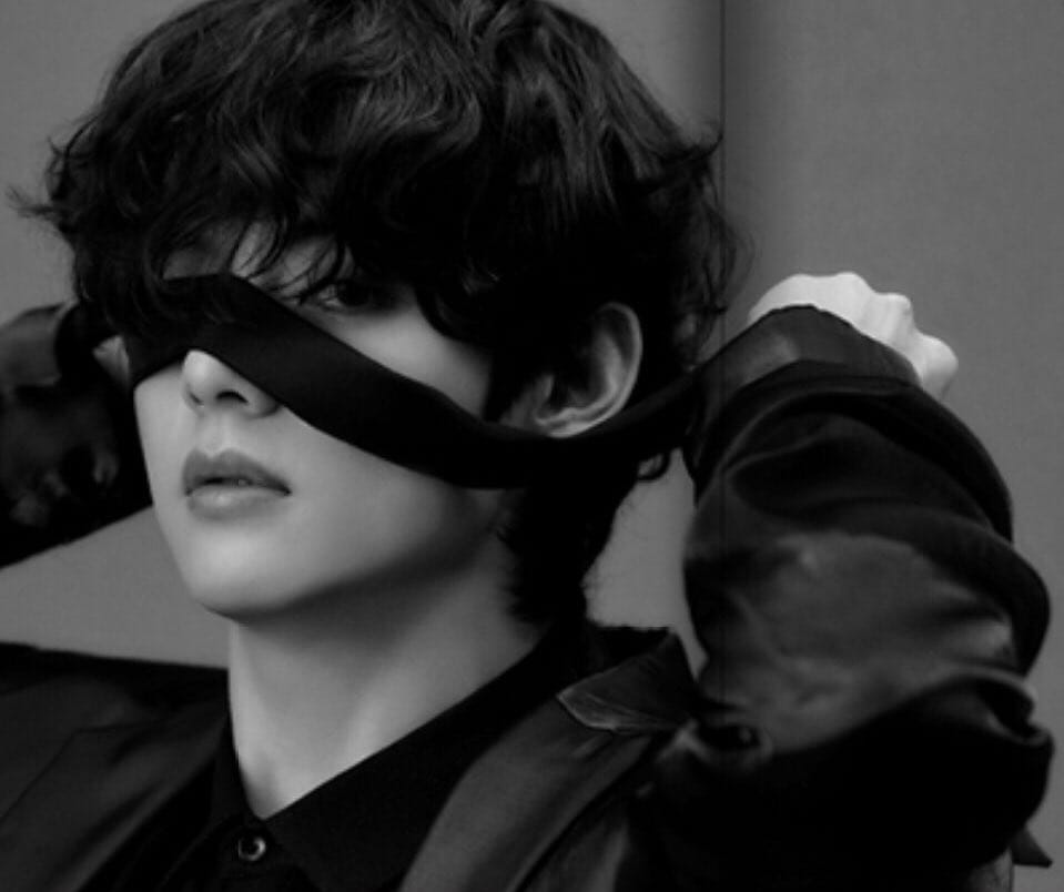 taephillic's tweet photo. I've never seen someone this beautiful #TAEHYUNG #BTEV https://t.co/aswX9Bojz6