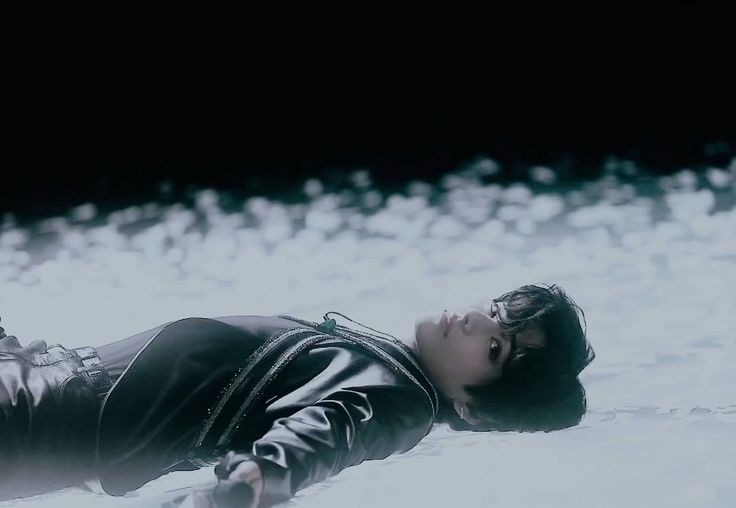 taephillic's tweet photo. I've never seen someone this beautiful #TAEHYUNG #BTEV https://t.co/aswX9Bojz6