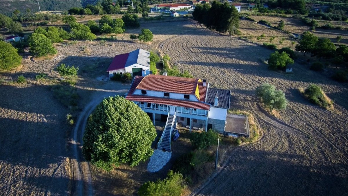 Under construction residency makerspaces/  #Starbase18, Portugal The idea is to make Students & Makers in residency set up a Rural Living Lab putting the circular theory into practise. Doc on  @MakerTour:  https://www.makertour.fr/workshops/starbase18#tour