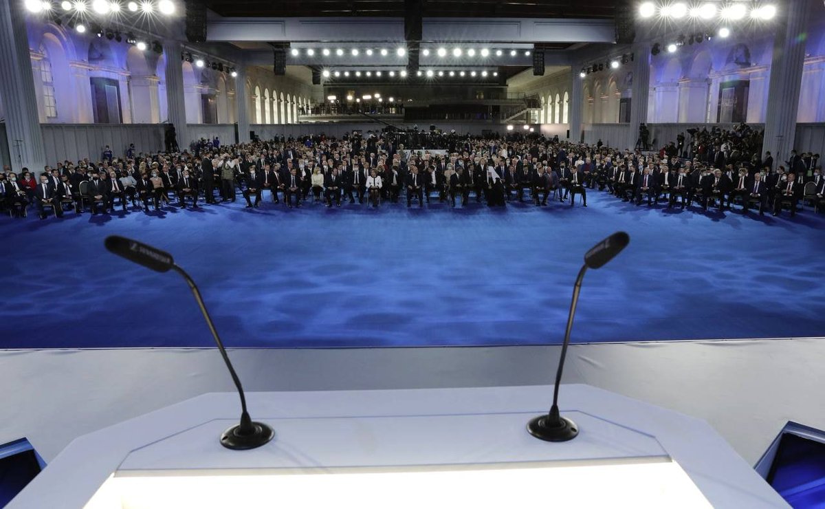 LyashenkoVL's tweet photo. Послание глазами Президента 
#Послание #Путин #РФ https://t.co/U8y99NzX4I