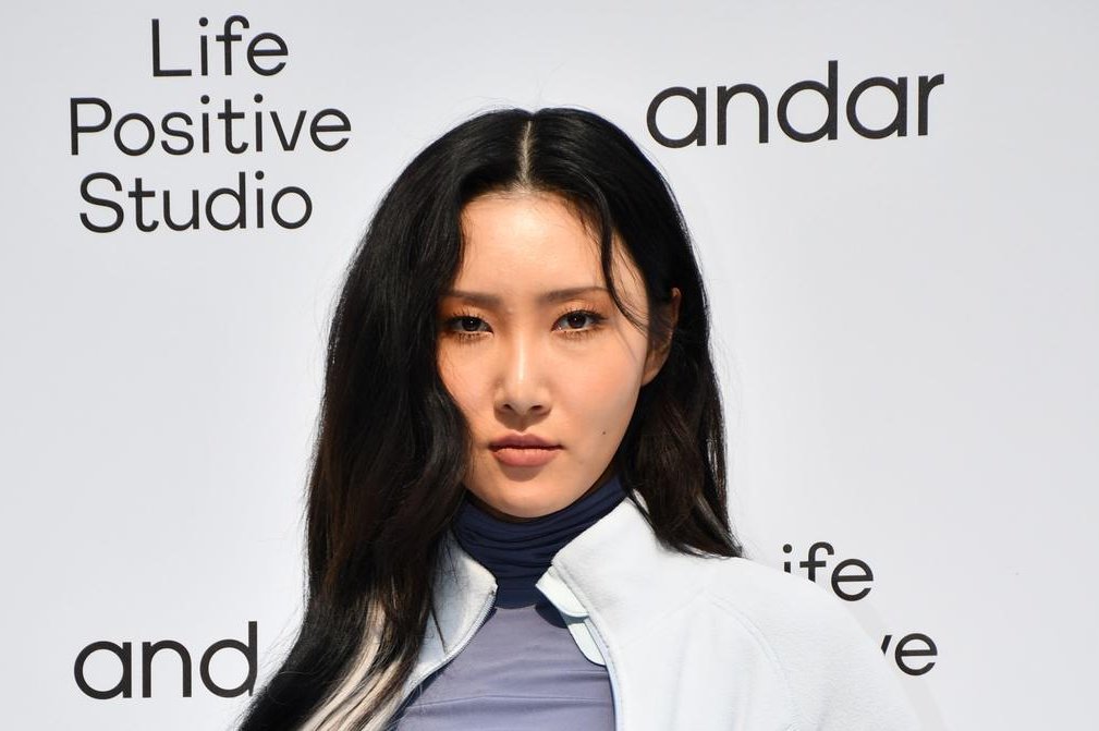 Hwasa, a member of K-pop girl group @RBW_MAMAMOO, made her solo debut in 2019. This year, she's among the next generation of artists on the #ForbesU30Asia list: on.forbes.com/6017HN4tU Presented by OSIM (📸: Getty)