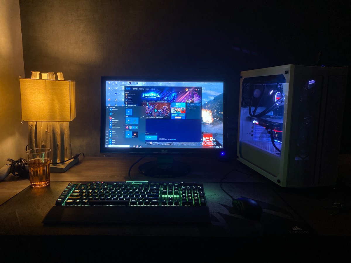 delegatess's tweet photo. @PreachGaming this is my new desk :). Sorry for the 1 cable under the desk. Its my internet cable. https://t.co/ed5uMrWOUg