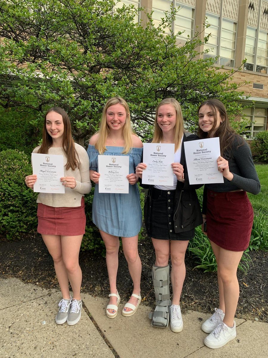 jldvball2's tweet photo. Congratulations to these 4 for not only being great volleyball players, but for also being inducted into the National Honor Society!!! So proud of @AcitoEmily @AubreySess Abby Weissmann and Allie Weissmann!! #wearenkjv, #16Blue, #17Blue https://t.co/7E0fXfjwx6