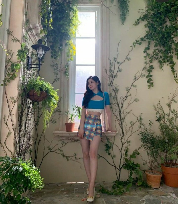 YUSIMINASAI's tweet photo. im living with dahyun's waistline 😭😭😭😭
#KuraKura #DAHYUN https://t.co/Ivn8w6f41f