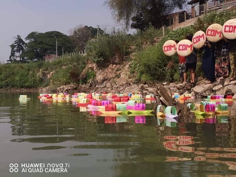 1311revolution's tweet photo. The Paper Boat Strike was held in #Bhamaw Township, #Kachin State, today against the military dictatorship in the support of National Unity Government-NUG.
#Apr21Coup #MilkTeaAlliance
#ReleaseTheDetainees
#WhatsHappeningInMyanmar https://t.co/sVcNarqHql