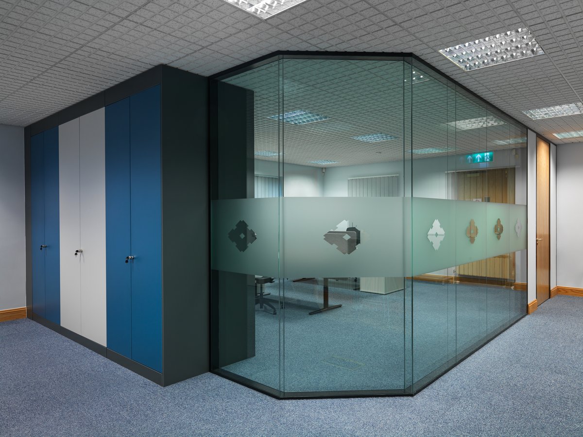 PSRefurbishment's tweet photo. Why use the colour blue within your workspace? It represents efficiency, focus, productivity, trust and effective communication, ideal for a busy accounts office #decoratingmonth #refurbishment #fitout https://t.co/qAv0Qlofay