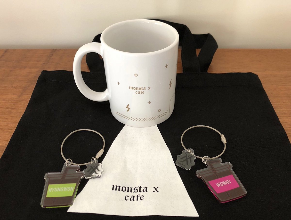 txt_offcl's tweet image. ˒   🐧   ◞   #𝗔𝗜𝗗𝗘𝗡   ╱.   🎼   ］  𓎆    𝕟ᥱw   𓈊    updɑtᥱ ｡   乀ㅤ➫  #SPOTLIGHTOnMX  ヾ

Mientras tomo #MIXCAFÉ en mi mixtaza con Spotlight de los reyes de fondo (que se lucieron !! ) quiero mostrarles mis compras del día.