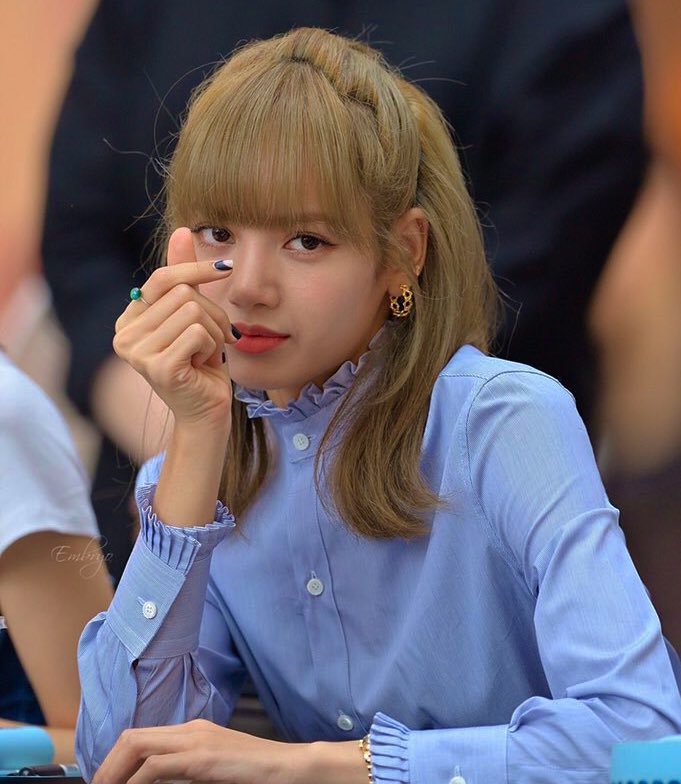 lalisa manoban as threads ;A thread
