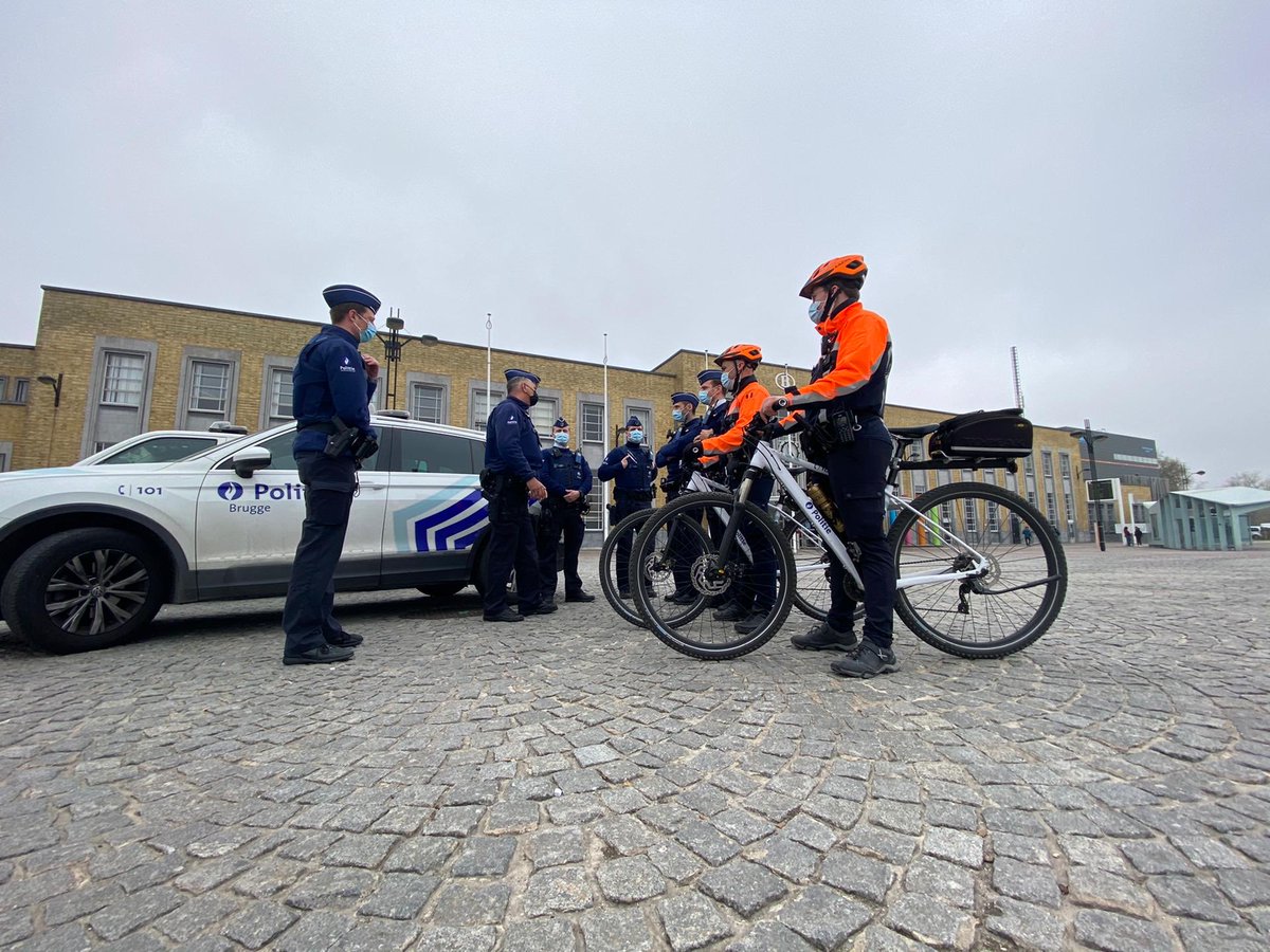 .⁦<a href="/PolitieBrugge/">Politie Brugge</a>⁩ voert extra controles uit aan het station en op ‘T zand in Brugge om geweld tussen tieners tegen te gaan. Jongeren worden geïdentificeerd en gefouilleerd om te kijken of ze wapens of drugs bij zich hebben. De actie moet ontradend werken. ⁦<a href="/FocusWTV/">Focus & WTV</a>⁩