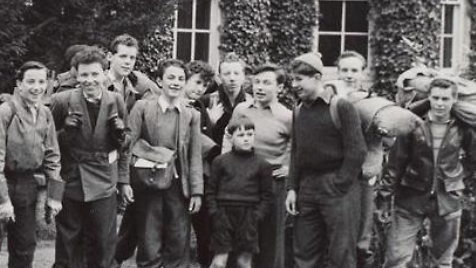 RobertElms's tweet photo. We've received a clearer image of the photo of the first @DofE expedition just before they set off from @WoodrowHH in 1957. Are you in the photo or do you recognise one of the boys who took part? Let us know 0800 731 2000📞 And come on air @BBCRadioLondon https://t.co/J9SB96kVfP