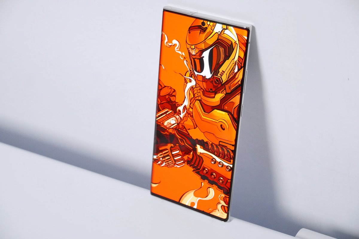 UniverseIce's tweet image. Imagine what it looks like after its front camera is hidden.