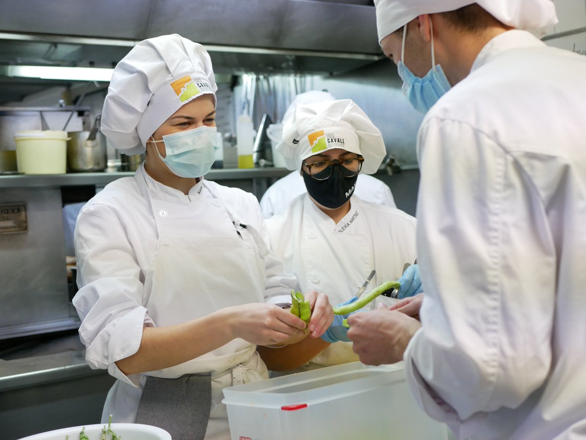 PEL CURS 2021-2022, COMENCEM UN PFI D'AUXILIAR D'#HOTELERIA, #CUINA I SERVEIS DE #RESTAURACIÓ
TÍTOL #PFI:  PFI d'Auxiliar d'hoteleria, cuina i serveis de restauració
Informarem sobre preinscripció i matrícula!
#curs20212022 #EHTV #Terrassa
👉ehtv.cat/cicles-formati…