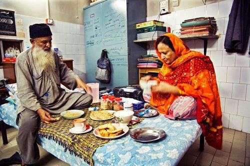 ather_hameed's tweet photo. زندگی میں نہ کوئی تقریر کی٬ نہ کوئی تبلیغ کی٬ نہ گلے پھاڑ پھاڑ کر نفرتوں کے درس دیٸ٬ نہ کوئی سیاسی پارٹی بنائی٬ نہ گارڈز کے ساتھ بڑی گاڑیوں سے اُتر کر مذہب کو بیچا٬ نہ کوئی فتوے دیٸے٬ نہ مُرید٬ نہ گدیاں٬ نہ چادراں٬ نہ تعویز٬ نہ دھاگے٬ نہ حلوے٬ نہ ڈھول٬ نہ دھمال٬
1/3 https://t.co/p7YVvtQpSH