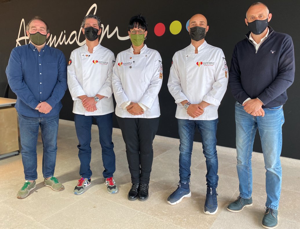 PalmaSummit's tweet photo. La Selección Espa��ola de Cocina de Competición estará  al frente del ‘Showcooking Area’ de Palma Summit 21.Un honor poder contar con 'la roja' de la cocina española en la cumbre internacional de turismo sostenible y gastronomía.Más info👇 
 https://t.co/CV5mvIfY4S  #palmasummit https://t.co/tFg2Btq4Kc