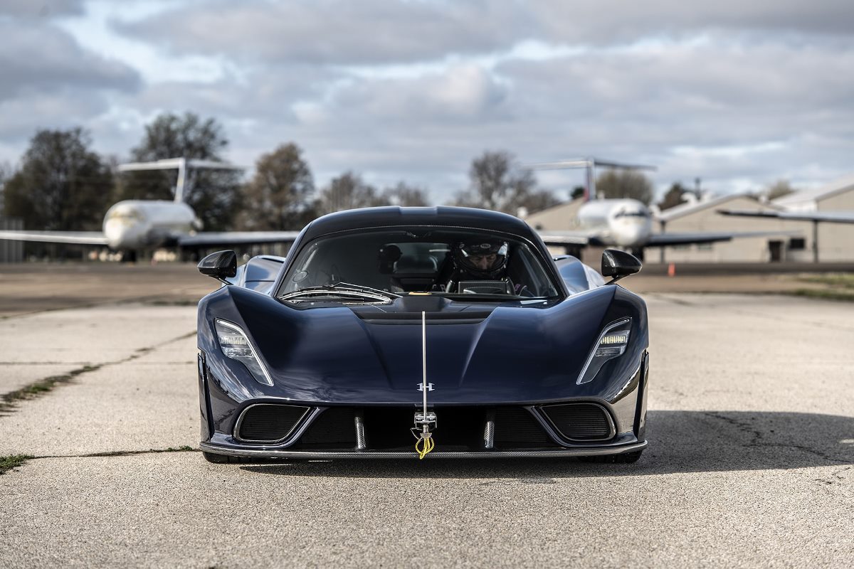 AUTOMOTIVPRESS's tweet photo. ✅Déverminage aérodynamique à plus de 200 mph (320 km/h) pour la #VenomF5 d'#Hennessey avec une puissance moteur bridée à 50%, 900 ch au lieu de 1800, sur la piste de 3,5 km d'une ancienne base de l'US Air Force. Objectif 500 km/h ! 💨🏁
@HennesseyPerf #hypercar #SpeedContest https://t.co/E20UrYLczm