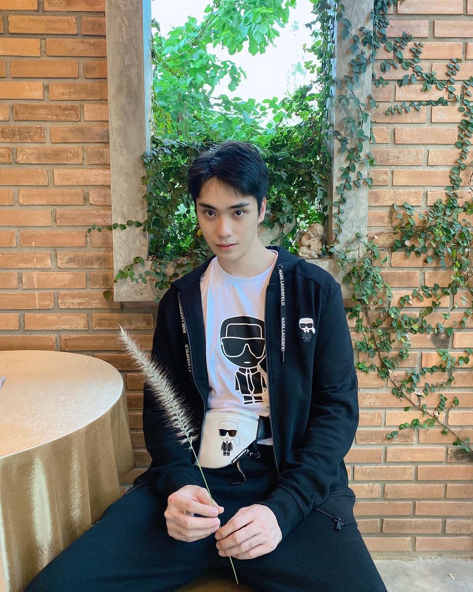 TaeTeeformosa's tweet photo. 👕👕👕👕🙄🙄🙄😏😏😏

#TaeDarvid
#TEeThanapon
#MlbThailand
#KARLLAGERFELDTH 
#PATLuxuryGroup https://t.co/N7XvBRQnHC