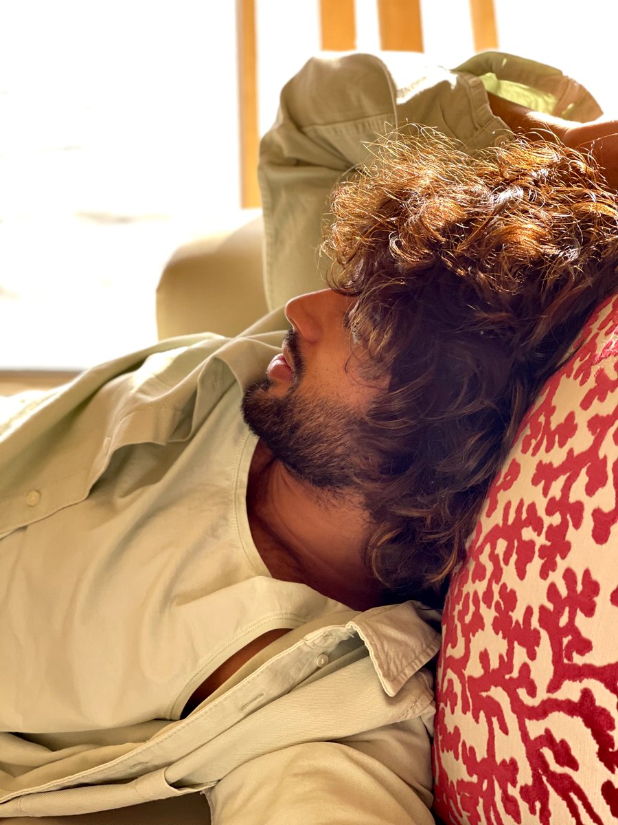 TheDeverakonda's tweet photo. Mess 𝐈𝐈 https://t.co/xtMGgq7PE9