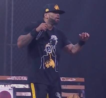 TeckZilla108's tweet photo. We gotta talk about how Brolic Methodman is !!!! I need his training regiment. 
#VERZUZ #MethodManVsRedman https://t.co/HTxpO2X7fw