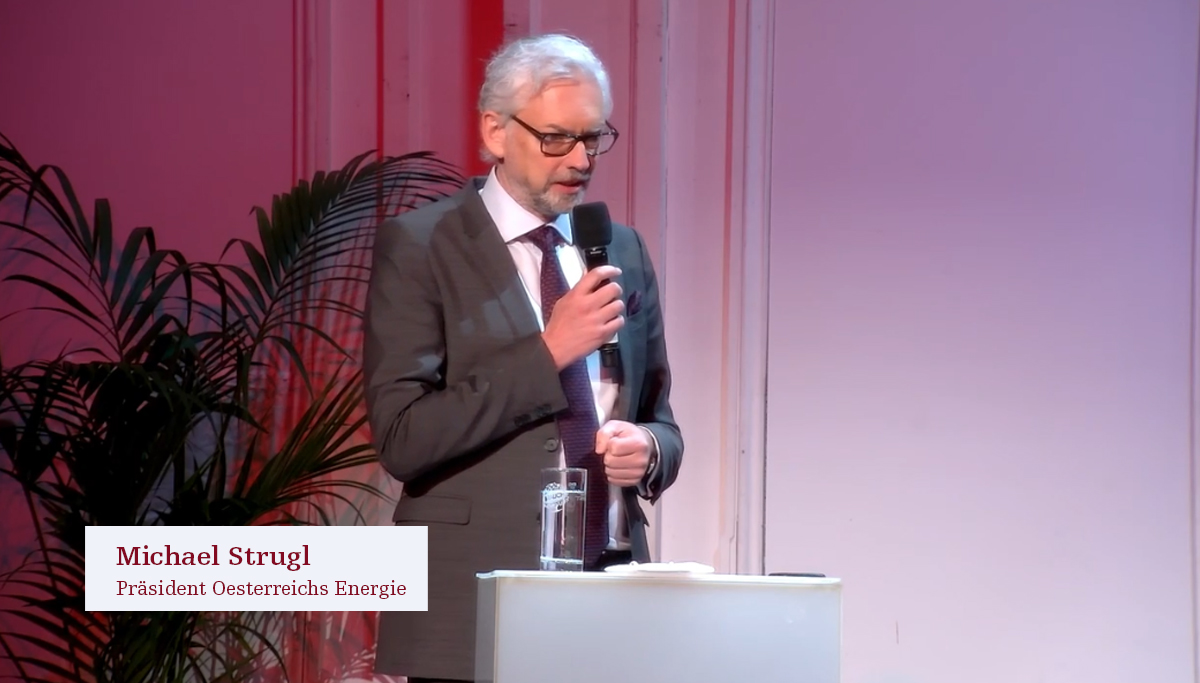 OeEnergie's tweet image. "#Versorgungssicherheit ist das höchste Gut, Österreich liegt hier im Spitzenfeld, aber das ist kein Selbstläufer, man muss hier investieren, vor allem in die #Netze", so Präsident Michael Strugl beim #OeKongress.