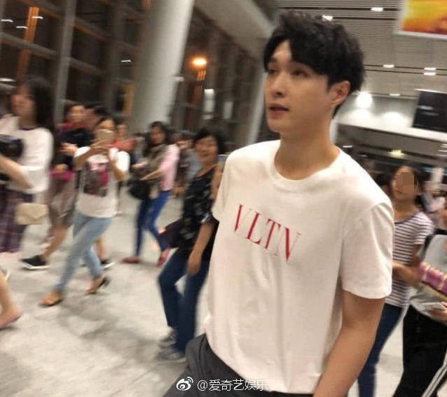 when the quality is bad but you're zhang yixing, a thread;