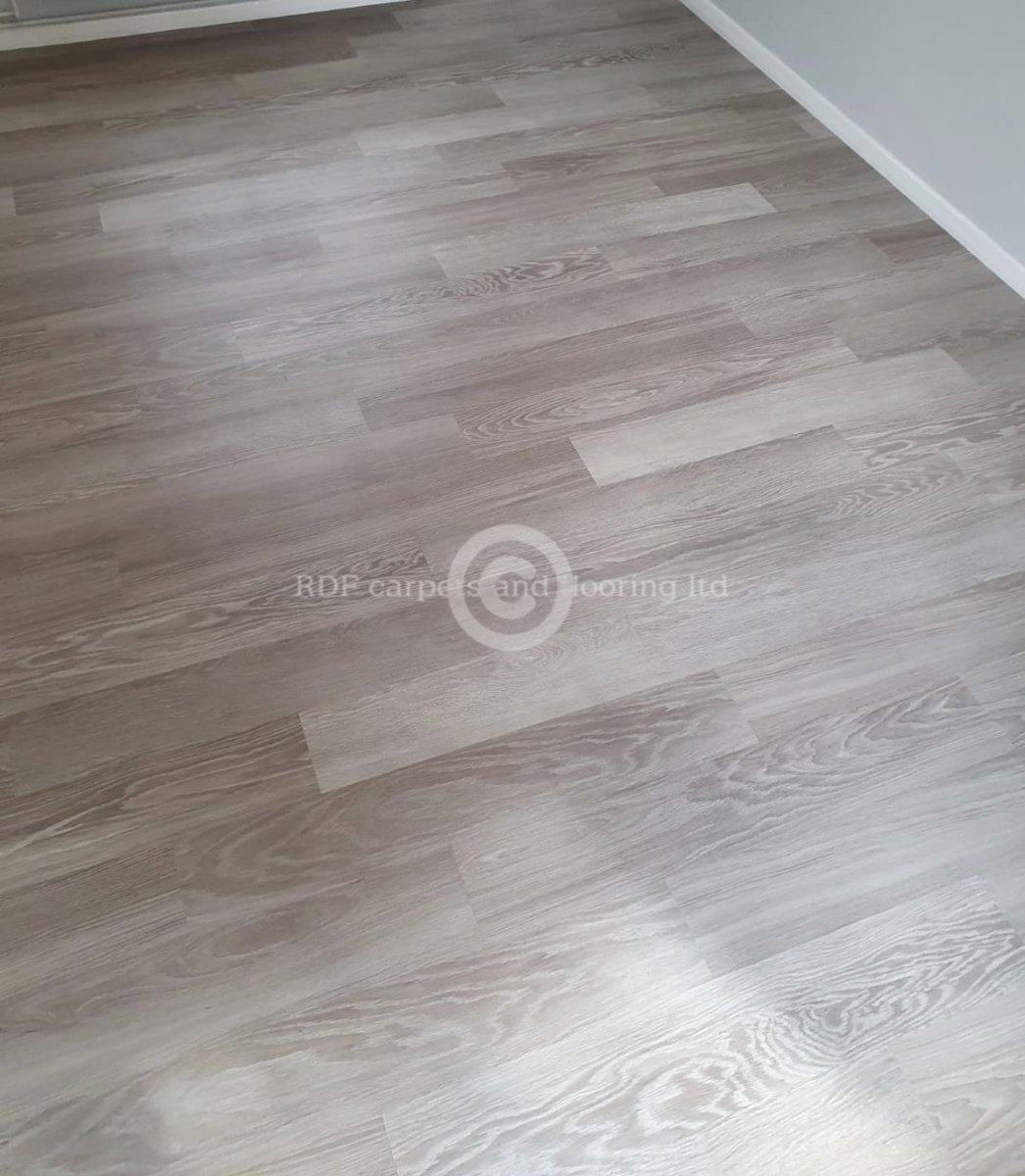 Stunning #Karndean #KnightTile #Greylimedoak LVT install 👌🏻
#TeamRDF #FloorsToAdore #LVT #installation #flooring